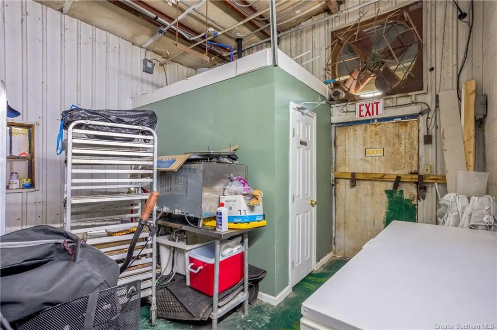 Functioning Restaurant for Sale image 12