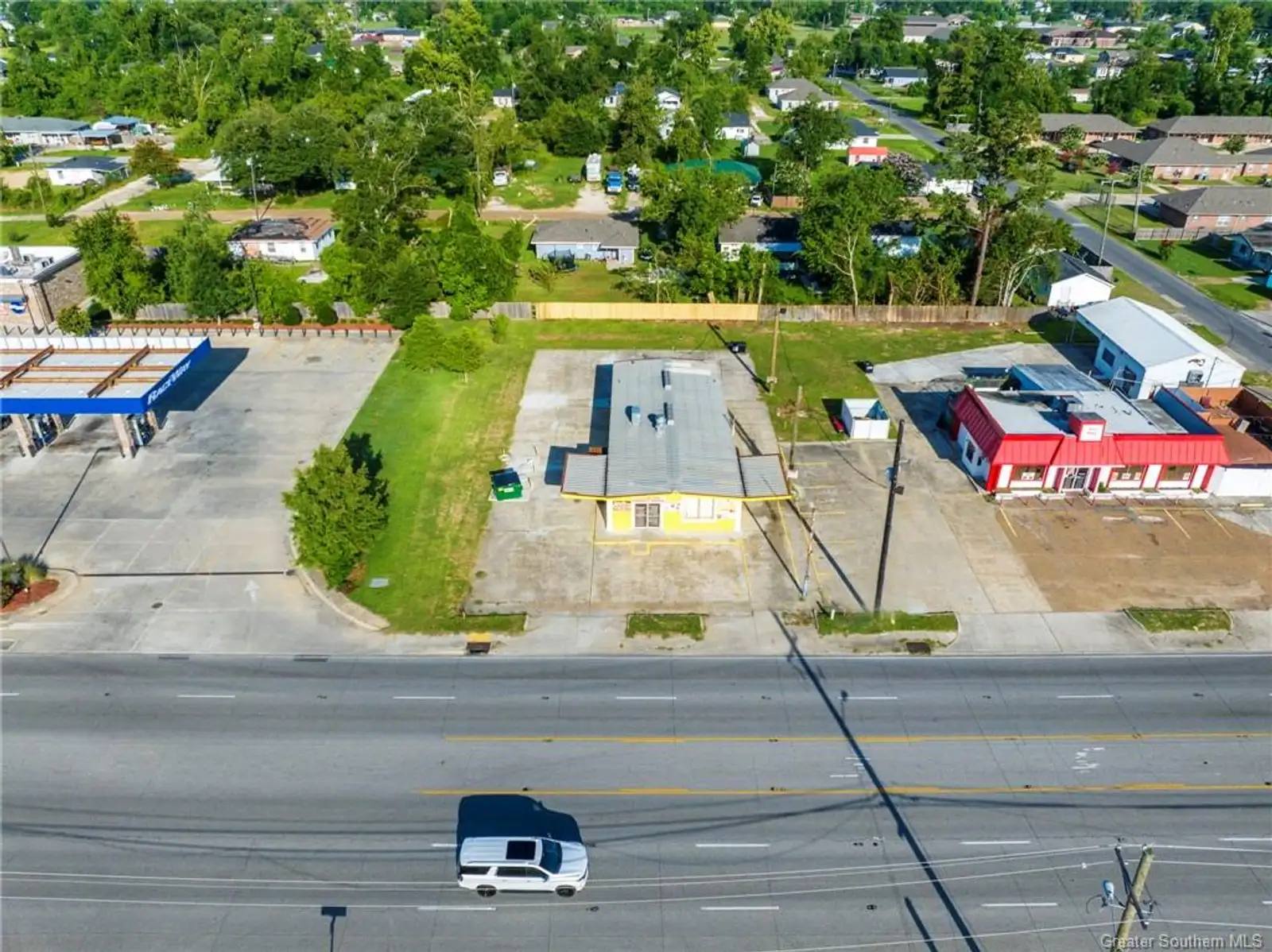 Functioning Restaurant for Sale image 1