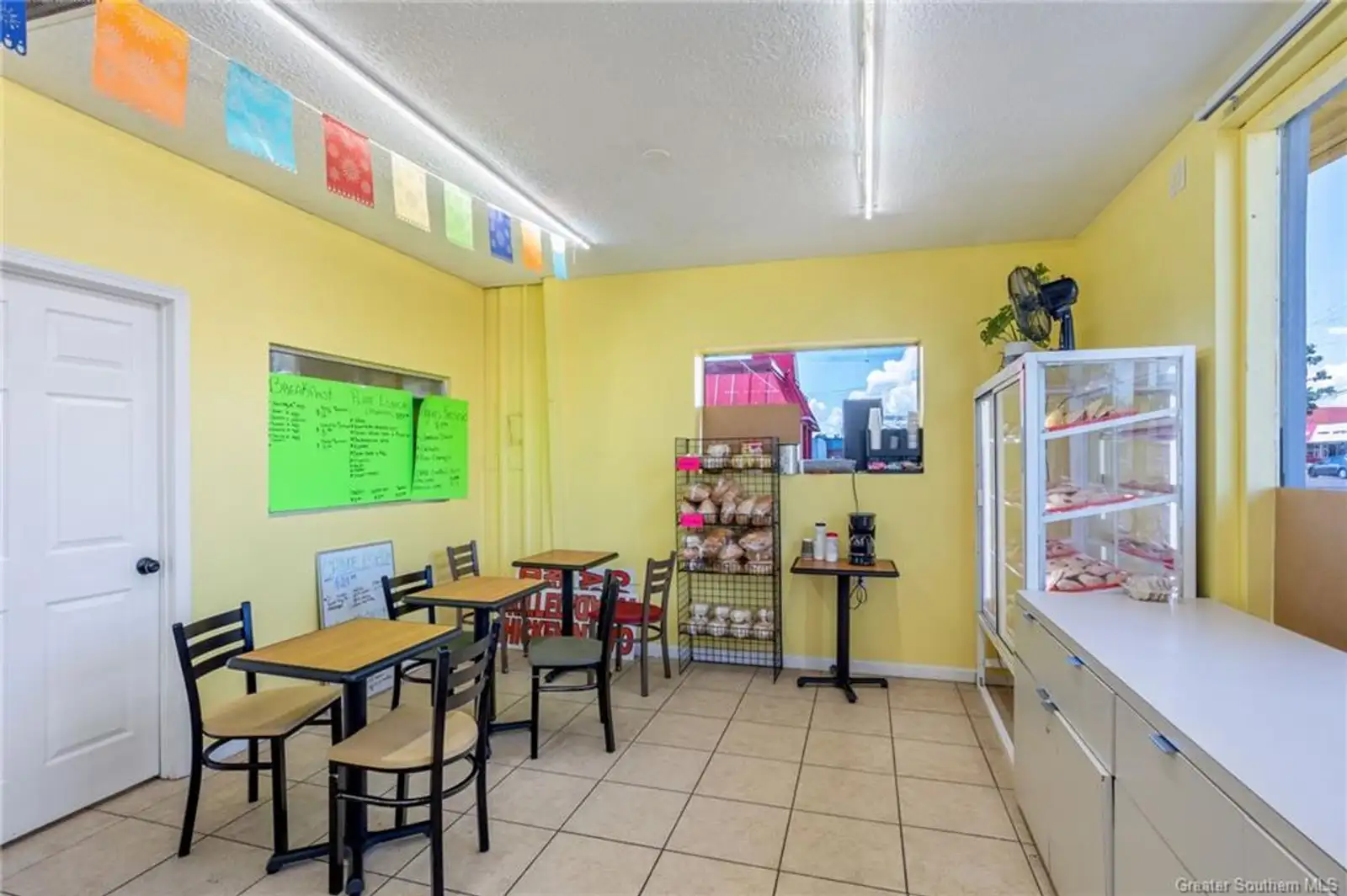 Functioning Restaurant for Sale image 9