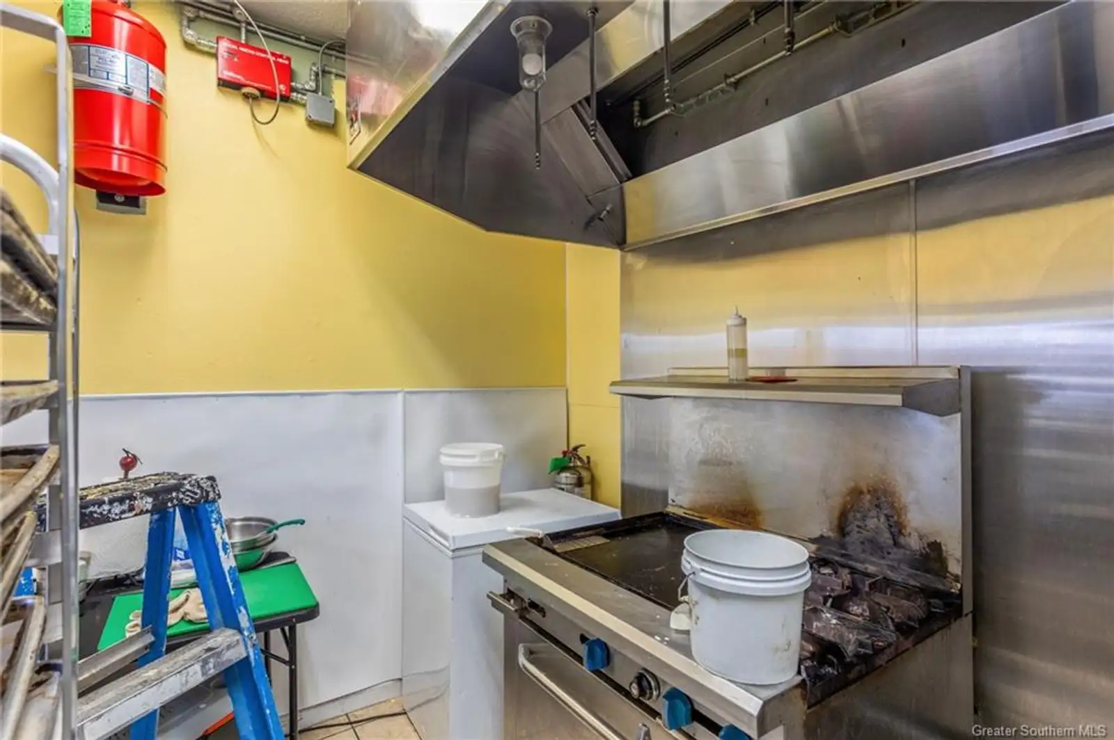 Functioning Restaurant for Sale image 5