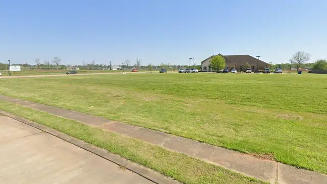 124 Versailles Blvd thumbnail 3