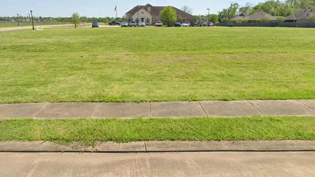 124 Versailles Blvd thumbnail 4