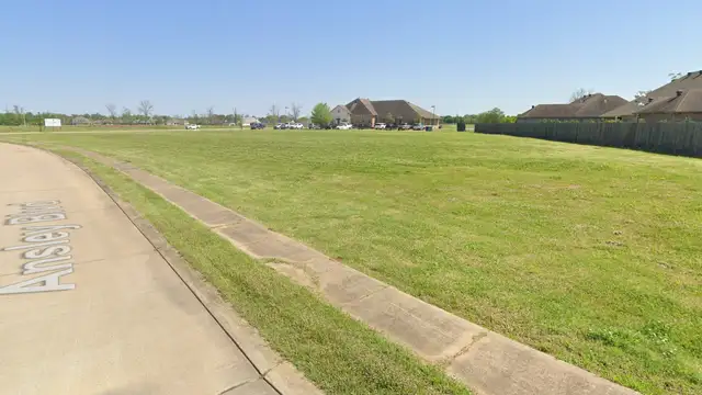 124 Versailles Blvd thumbnail 2