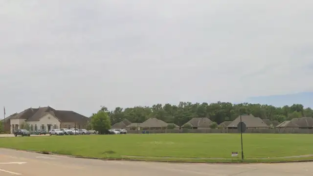 124 Versailles Blvd thumbnail 5