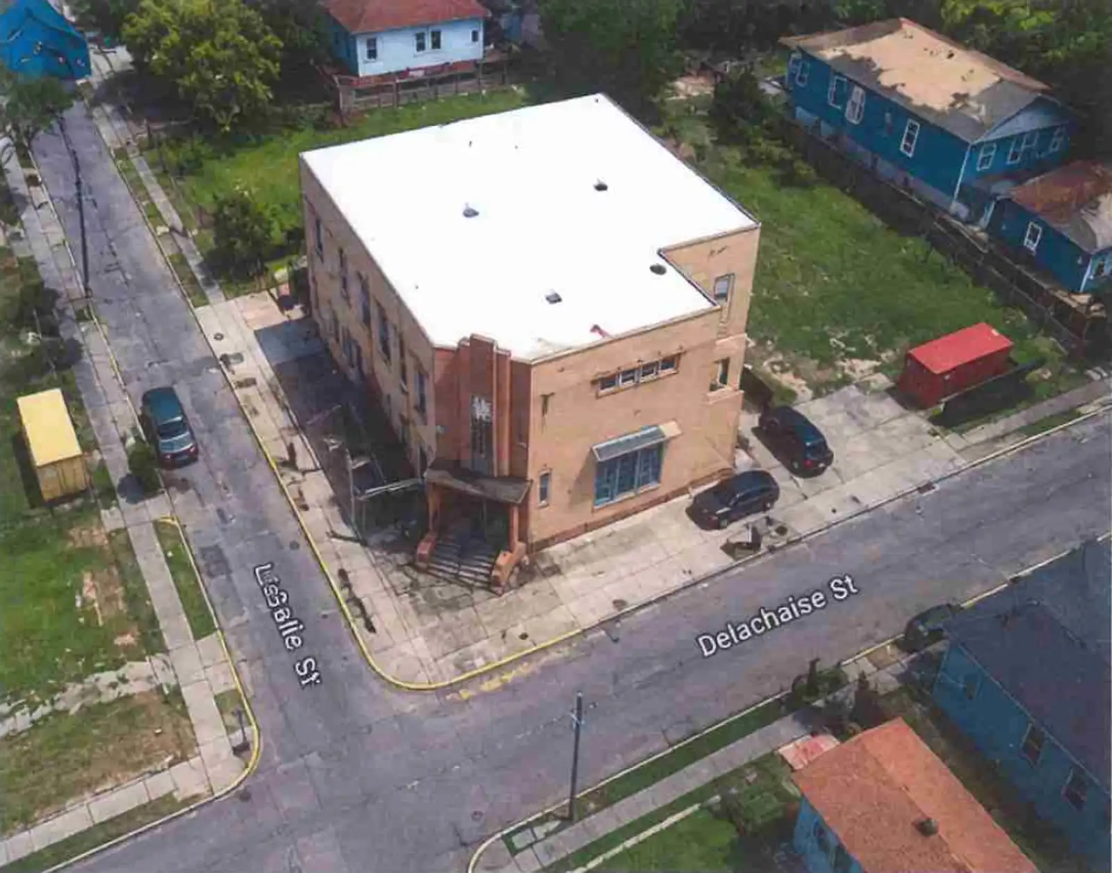 2400 Delachaise St