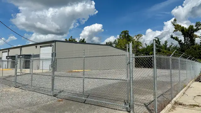 Office/Warehouse with Yard thumbnail 3