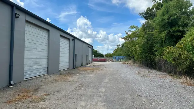 Office/Warehouse with Yard thumbnail 5