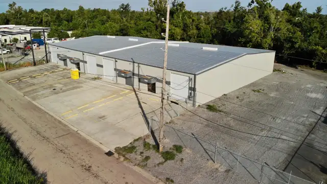 Office/Warehouse with Yard thumbnail 4
