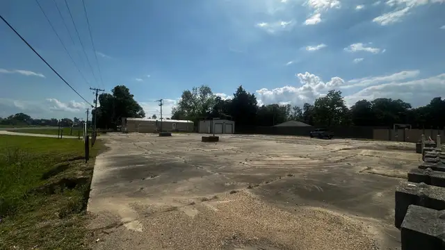 Hard Corner Lot For Sale thumbnail 3