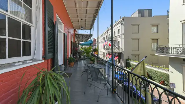 400 Dauphine Street thumbnail 4