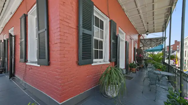 400 Dauphine Street thumbnail 3