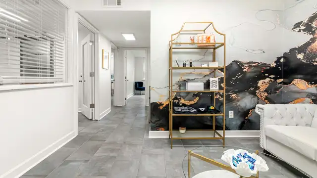 2955 Ridgelake Dr thumbnail 3