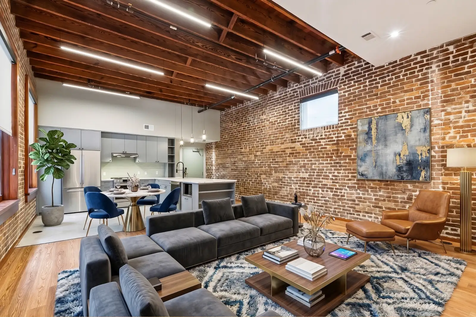 Apartment 102 - 1001 Carondelet/814 Howard Ave