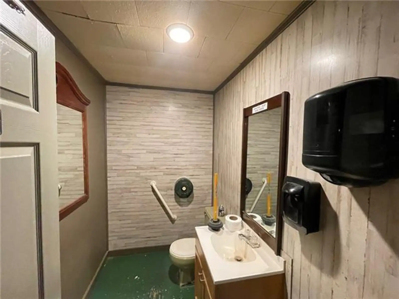 18056 Florida Blvd image 11