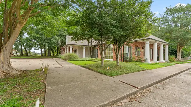 13687 Perkins Rd thumbnail 3