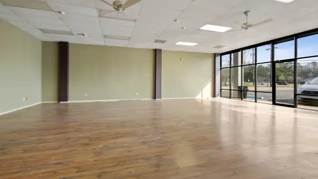 Covington Retail Space thumbnail 5