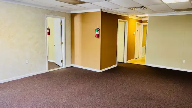 704 Westbank Expy thumbnail 2