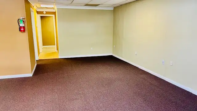 704 Westbank Expy thumbnail 3
