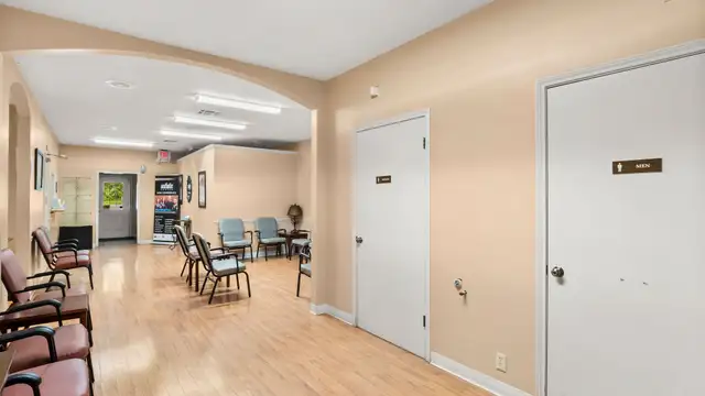 801 S Pine St thumbnail 2