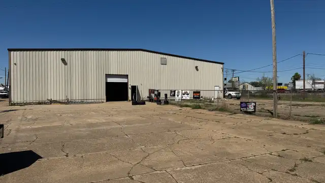 Heath Plaza 2058 - 2068 E. Texas thumbnail 4