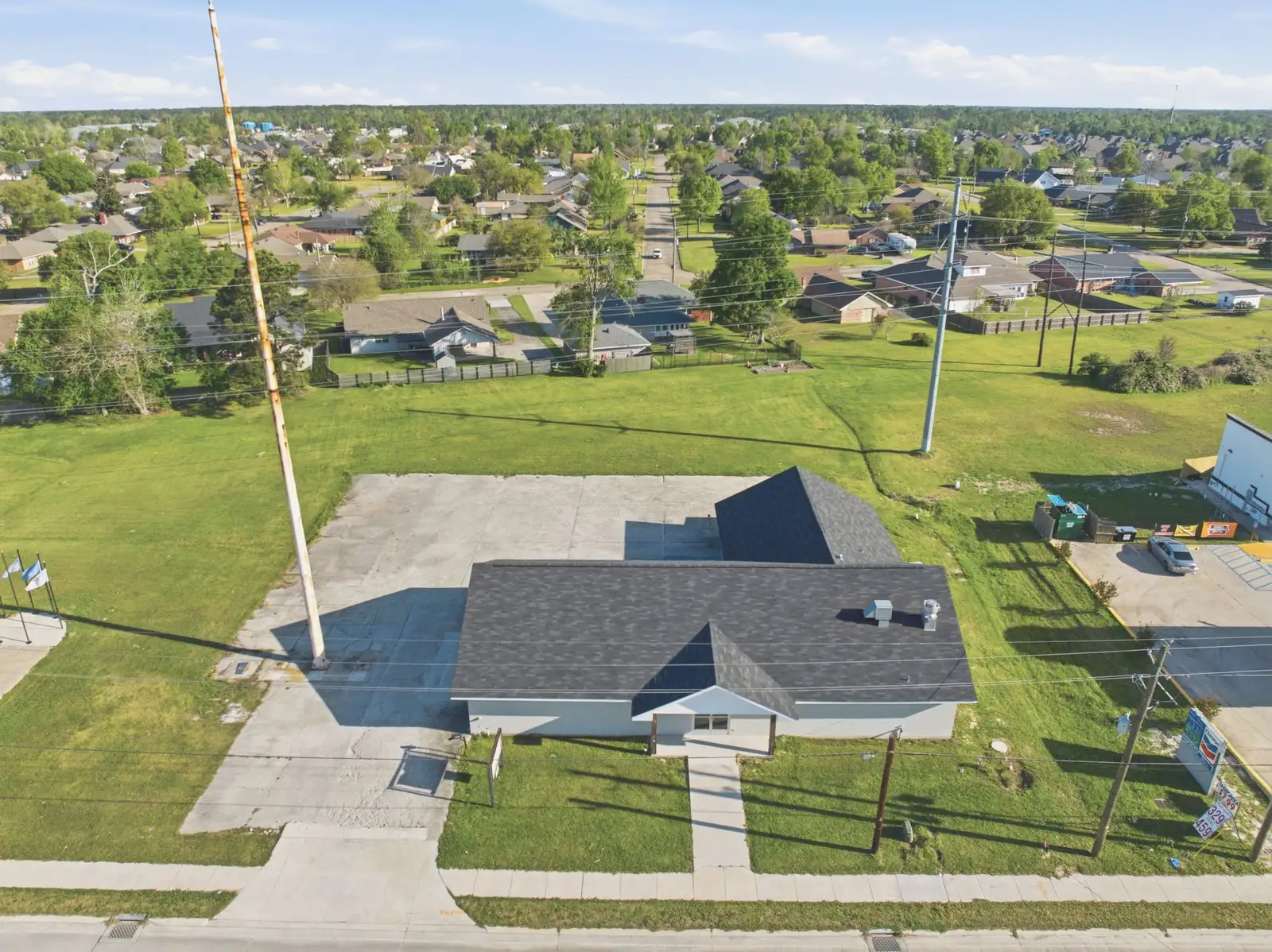 3310 Maplewood Dr, Sulphur, LA 70663