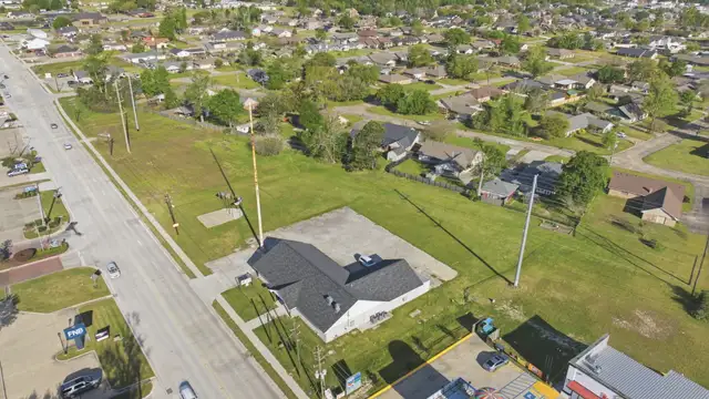 3310 Maplewood Dr thumbnail 2
