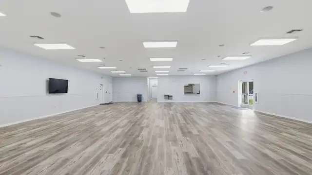 3310 Maplewood Dr thumbnail 4
