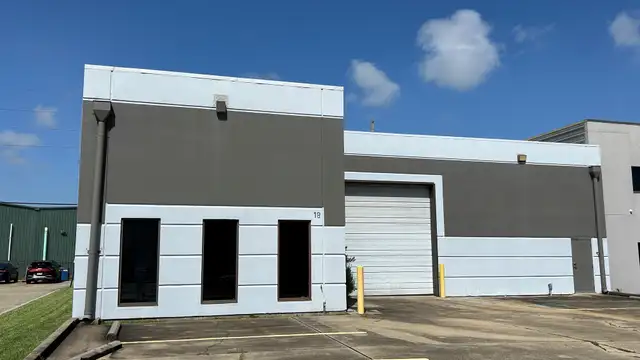 18 Commerce Ct thumbnail 2