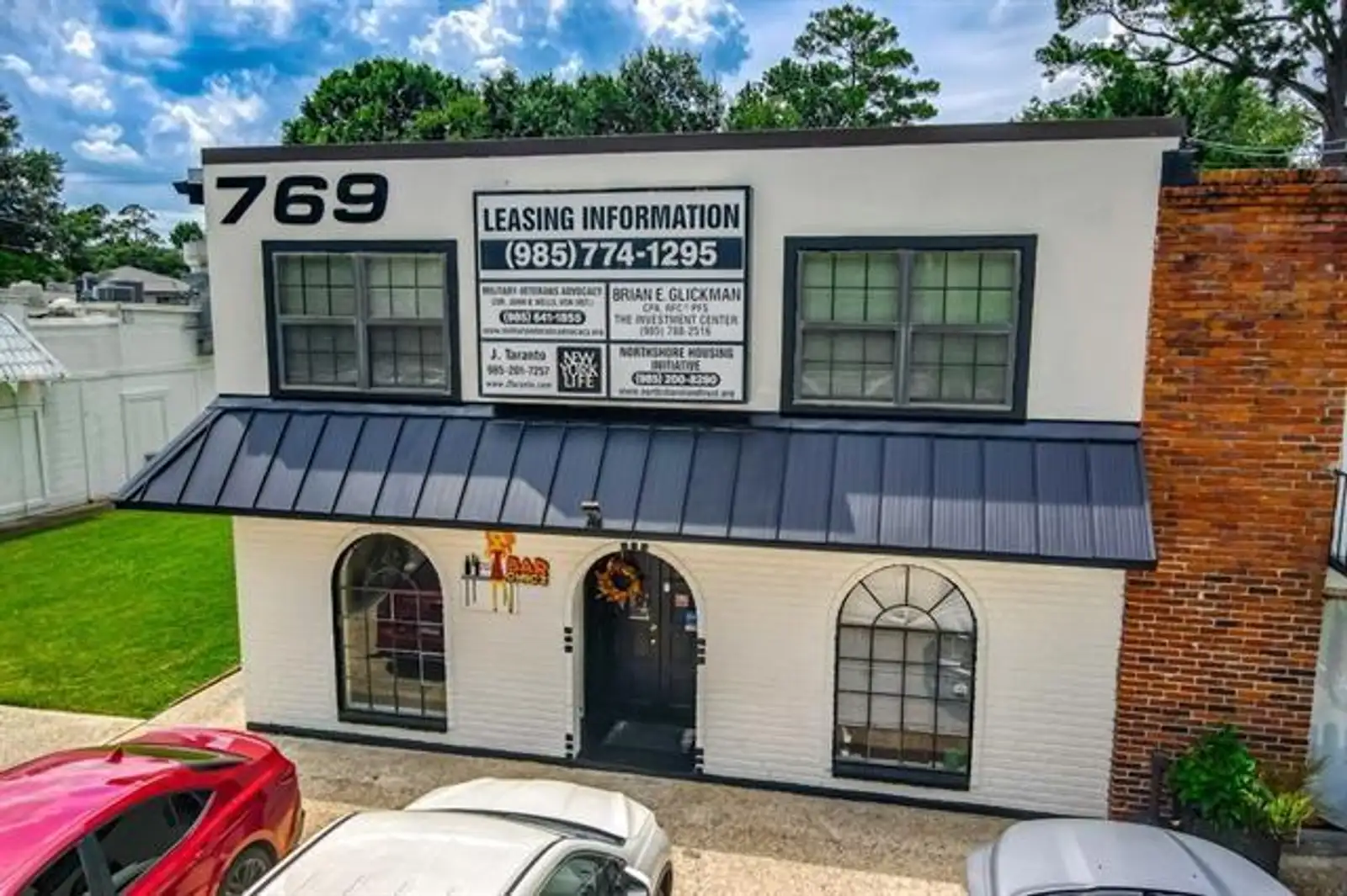 769 Robert Blvd