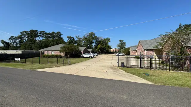10212 and 10222 Oak Dr thumbnail 4