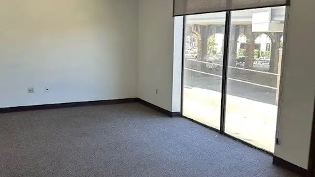 2901 N Causeway Blvd thumbnail 4