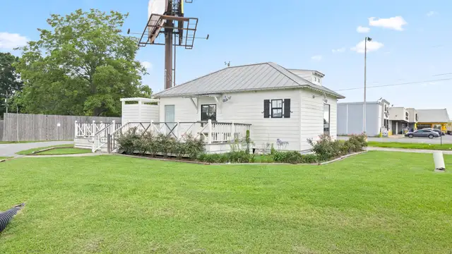 2627 Veterans Memorial Dr thumbnail 2