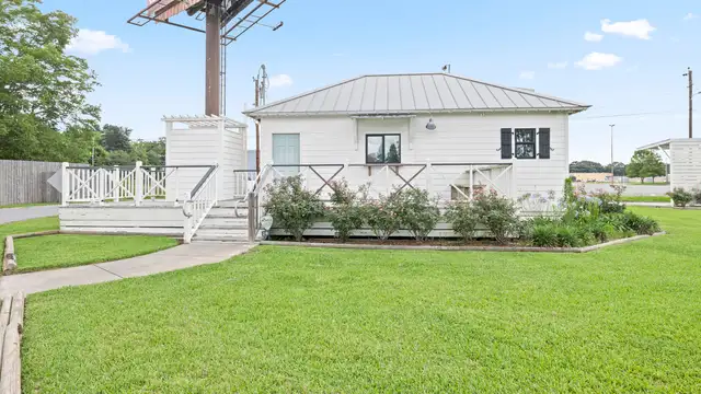 2627 Veterans Memorial Dr thumbnail 3