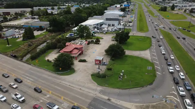 11310 Airline Hwy thumbnail 5