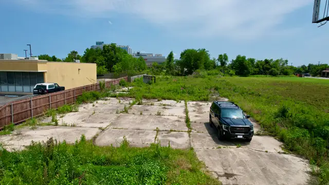 9846 Lake Forest Blvd thumbnail 4