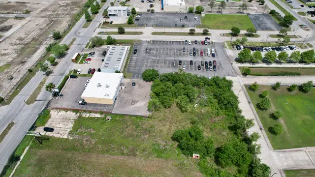 9846 Lake Forest Blvd thumbnail 2
