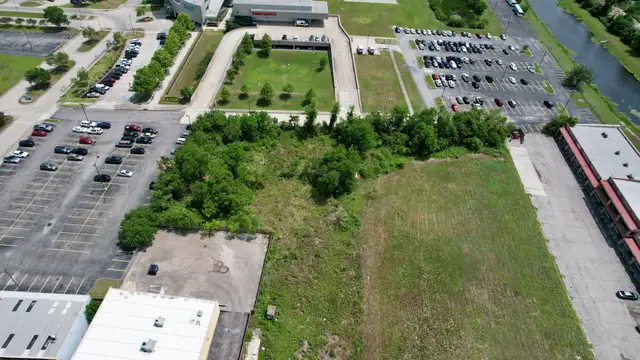 9846 Lake Forest Blvd thumbnail 3