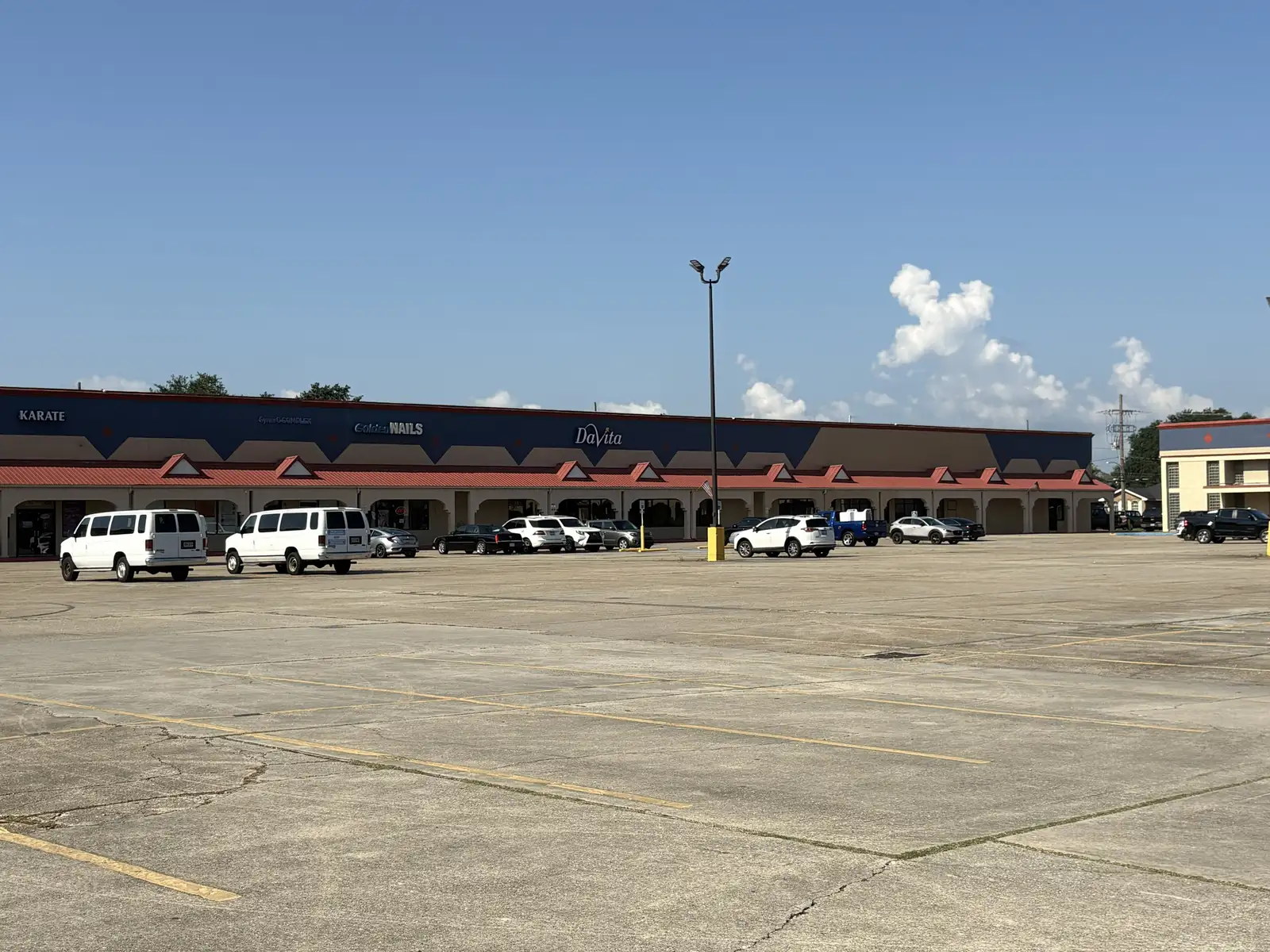 4702 Paris Ave, New Orleans, LA 70122