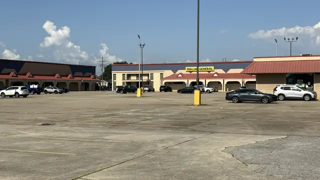 Oak Park Shopping Center thumbnail 2