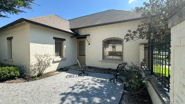 4880 Bluebonnet Blvd thumbnail 3
