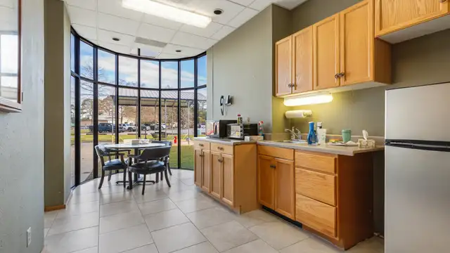 325 Industrial Pkwy thumbnail 4