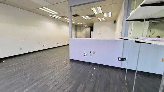 Suite 101 - Spacious Retail Unit in Gause Blvd Shopping Center thumbnail 3