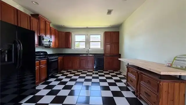 116 Colby St thumbnail 5