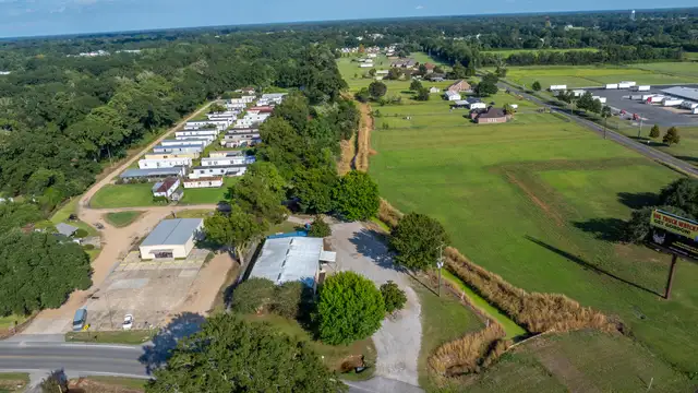4300 NE Evangeline Thruway thumbnail 4