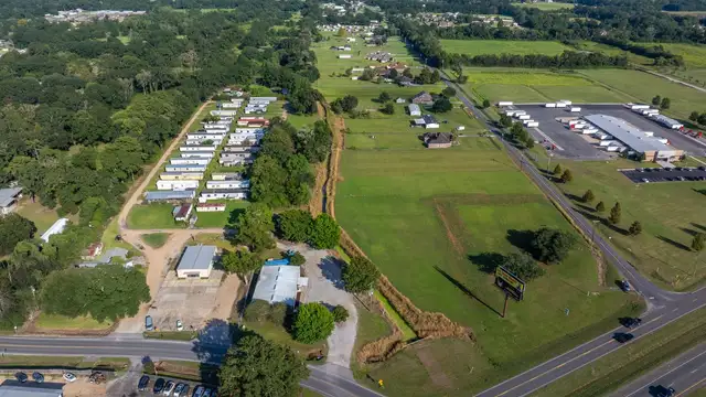 4300 NE Evangeline Thruway thumbnail 2