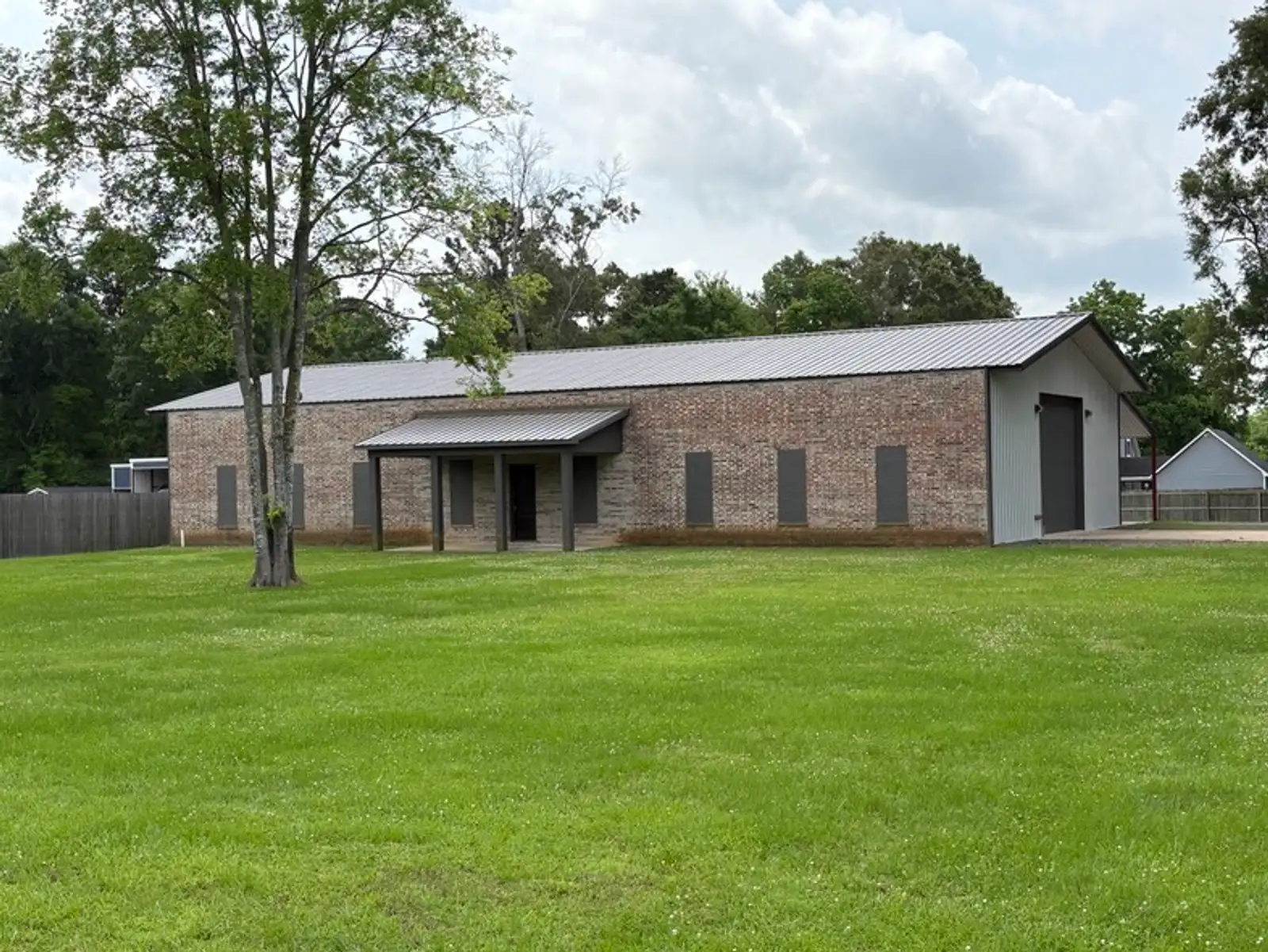 411 5th St (3 miles from Amazon Data Center)