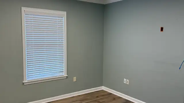 2,000 SF Office with Interstate Visibility thumbnail 4