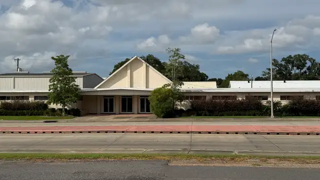 111 Camellia Blvd thumbnail 2