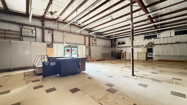 28017 US-190 thumbnail 4