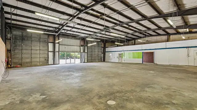 955 S Morrison Blvd thumbnail 3